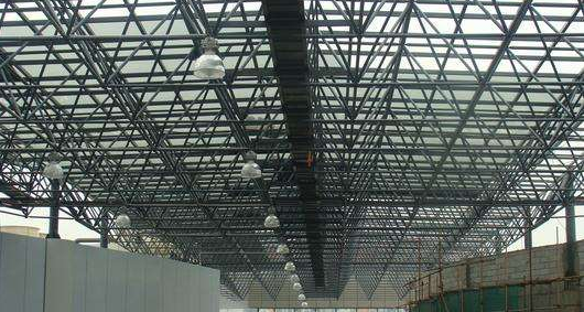 广汉听网架公司的名目师阐述其网架的季节个性